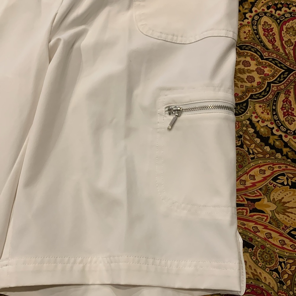 Zenergy By Chico’s Cargo Shorts Size 1(8/10) - Picture 5 of 5